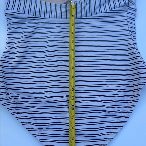 Kona sol size large one piece bathing suit - Picture 6 of 9